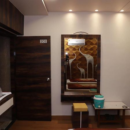 Hotel Darshan Amreli Экстерьер фото