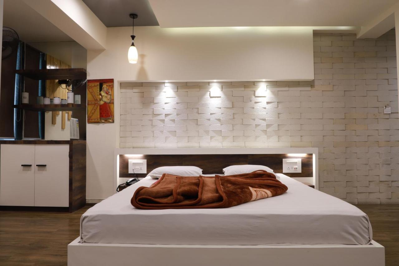 Hotel Darshan Amreli Экстерьер фото
